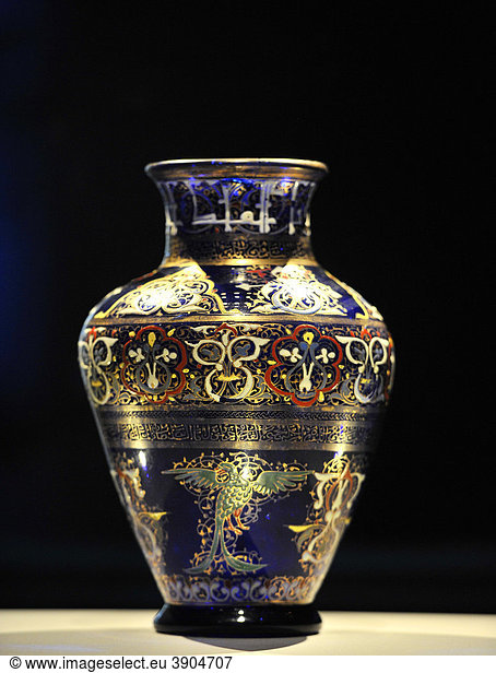 Ausstellungsstück Vase  Syrien  13. Jahrhundert  Museum of Islamic Art  Corniche  Doha  Katar  Qatar  Persischer Golf  Naher Osten  Asien