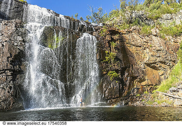 Australia  Victoria  Halls Gap  Male tourist standing under MacKenzie Falls in Grampians National Park