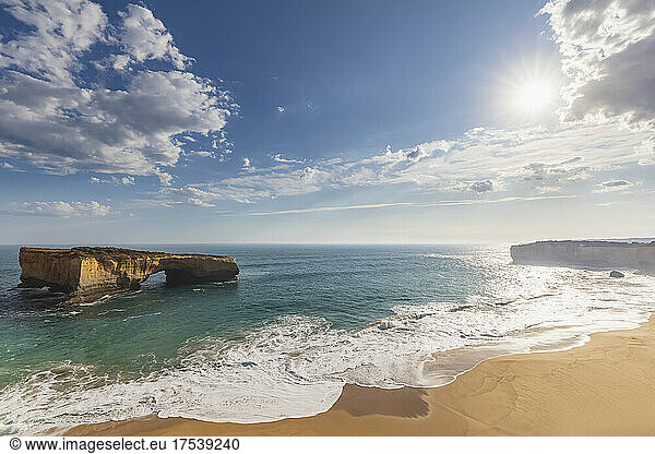 Australia  Victoria  View of sun shining over London Arch in Port Campbell National Park