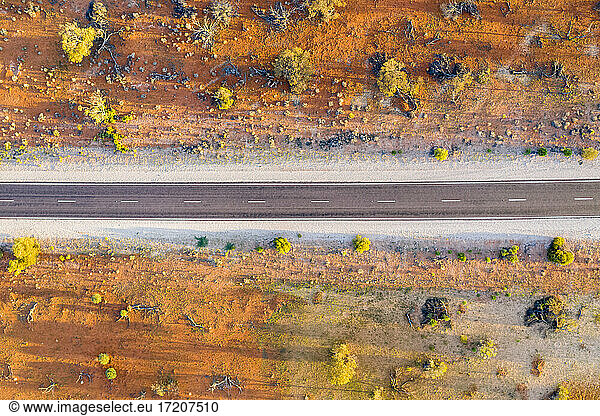 Australien  Südaustralien  Luftaufnahme des Stuart Highway im Lake Hart Gebiet