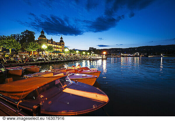 Austria  Carinthia  Velden  Lake Woerthersee  Castle Hotel Velden and promenade in the evening