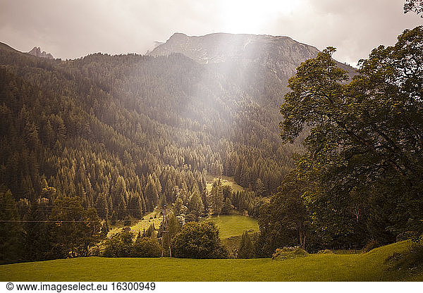 Austria  Lungau  sunbeam in alpine landscape