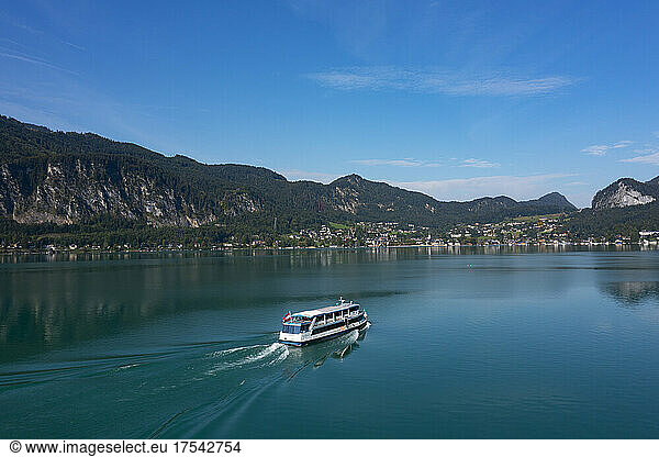 Austria  Salzburg  Sankt Gilgen  Tourboat sailing across Lake Wolfgang