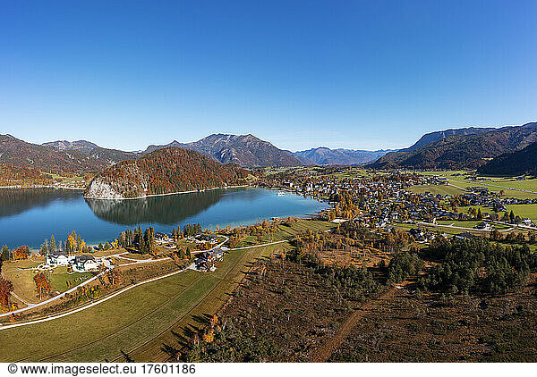 Austria  Salzburg  Sankt Wolfgang im Salzkammergut  Drone view of Lake Wolfgang and surrounding village in autumn