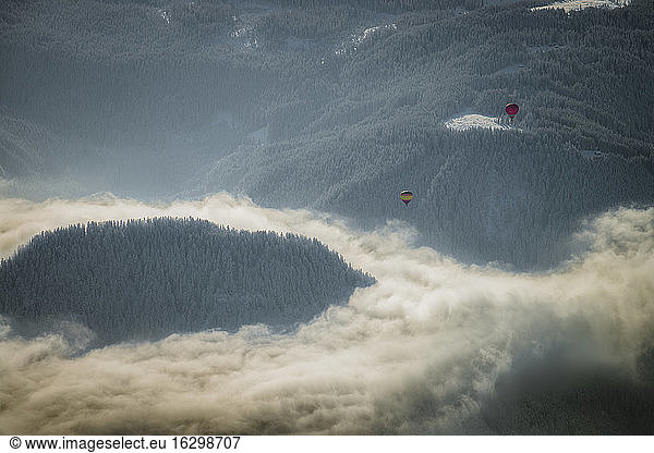 Austria  Salzkammergut  Hot air ballons over forest