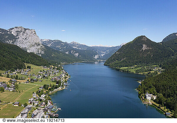 Austria  Styria  Grundlsee  Drone view of lake Grundlsee and surrounding mountains in summer
