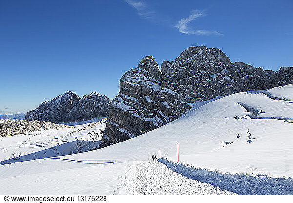 Austria  Styria  Salzkammergut  Dachstein massif  View to Dirndl  hiking trail on Hallstaetter Glacier
