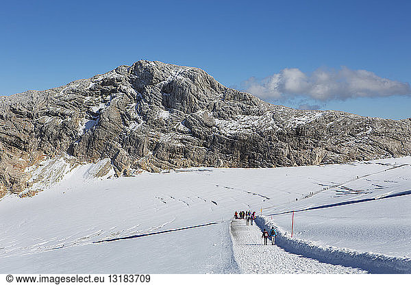 Austria  Styria  Salzkammergut  Dachstein massif  View to Gjaidstein  hiking trail on Hallstaetter Glacier