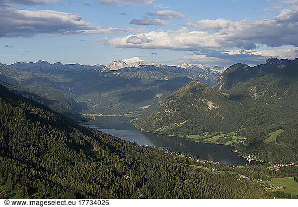 Austria  Styria  Scenic view of Grundlsee lake in summer