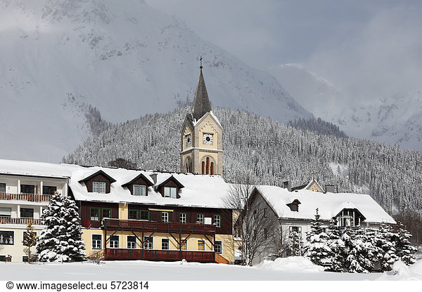 Austria  Styria  View of snowy Ramsau am Dachstein