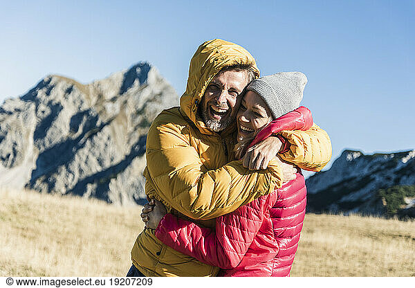 Austria  Tyrol  happy couple hugging on a hiking trip in the mountains