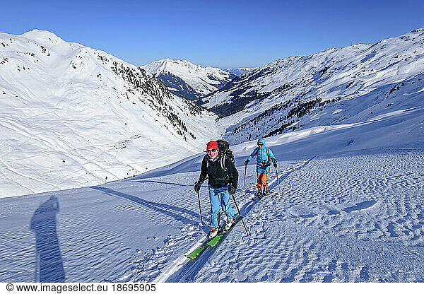 Austria  Tyrol  Two skiers in Kitzbuehel Alps
