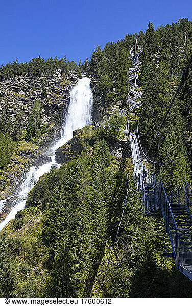Austria  Tyrol  Umhausen  Suspension bridge hanging over Stuiben Falls in summer