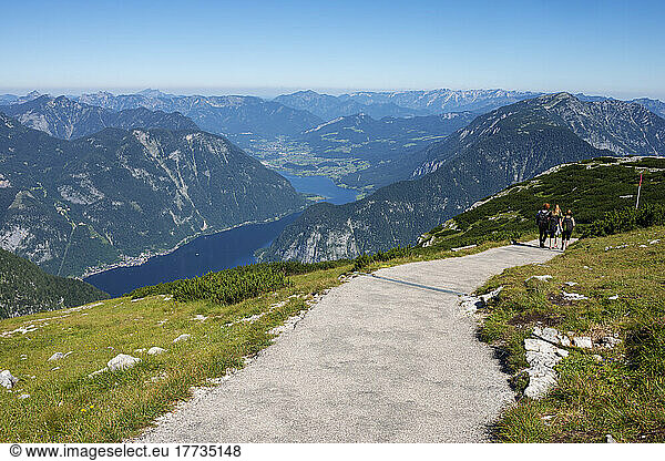 Austria  Upper Austria  Footpath on mountaintop of Krippenstein with Lake Hallstatt in background