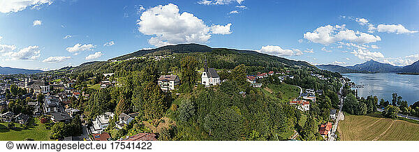 Austria  Upper Austria  Mondsee  Drone panorama of town in Salzkammergut during summer