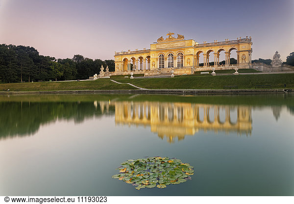 Austria  Vienna  view to gloriette with pond in the foreground in the garden of Schoenbrunn Palace