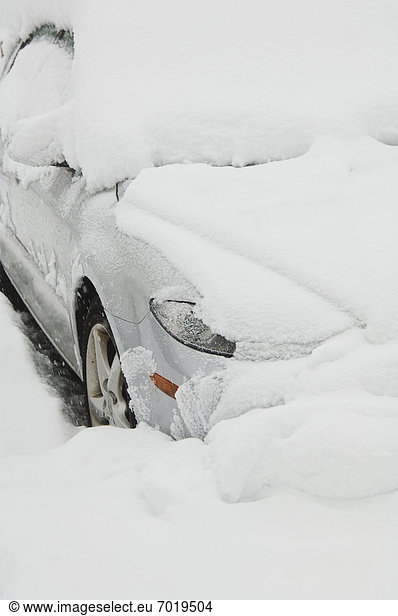 Auto begraben Schnee