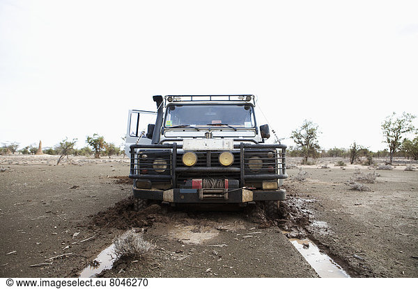 Auto  frontal  Ansicht  Kenia  Schlamm