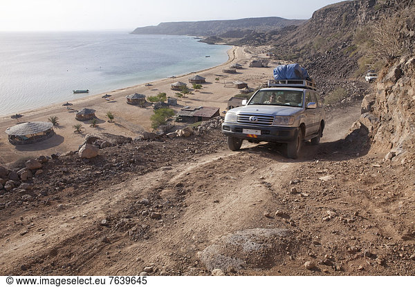 Auto  Verkehr  Küste  Afrika  Dschibuti  Rotes Meer  Tourismus
