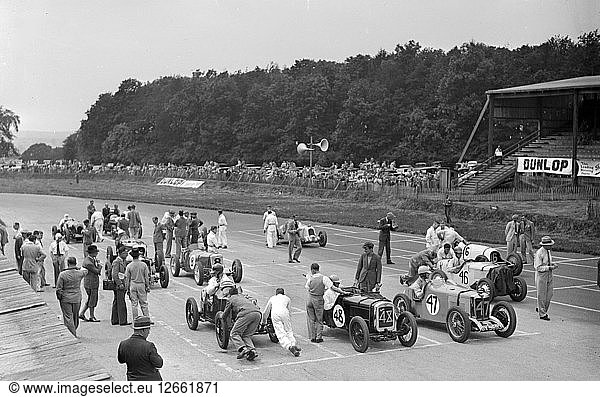 Autorennen in Donington Park  Leicestershire  1936. Künstler: Bill Brunell.
