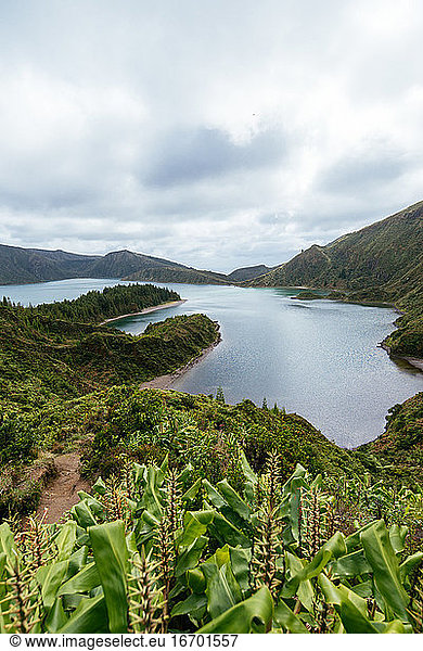 Azoren Inseln See und Berglandschaft
