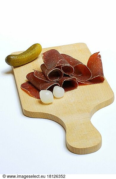 Bündner dried meat on wooden board  with delicacy gherkin and silver onions  beef  Bündner dried meat  gherkin  Bündner meat