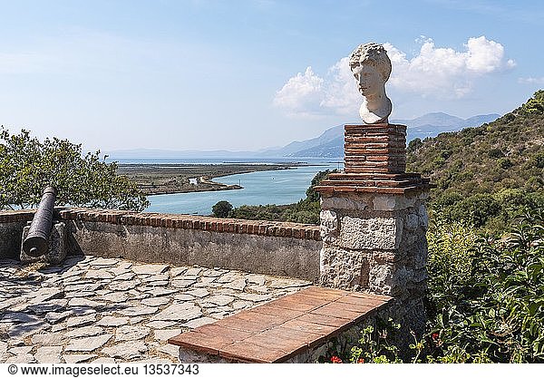 Büste des Apollo Venezianisches Schloss hinterer Vivar-Kanal antike Stadt Butrint Nationalpark Butrint Saranda Albanien Europa