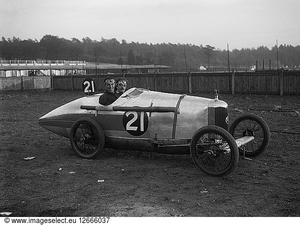 BA Davey in seinem AC beim JCC 200-Meilen-Rennen  Brooklands  Surrey  1921. Künstler: Bill Brunell.