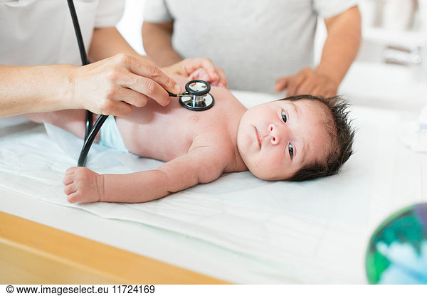 Baby (0-1 months) being examined