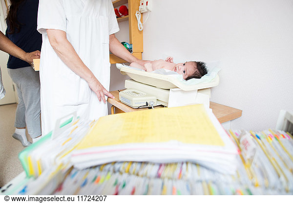 Baby (0-1 months) being examined by doctor