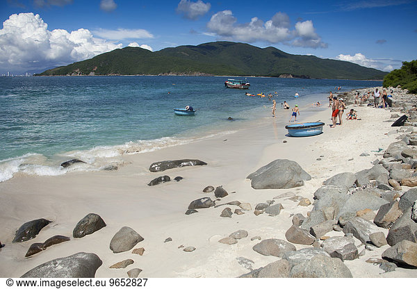 Badestrand der Insel Hon Mun Bucht von Nha Trang Südchinesisches Meer Nha Trang Vietnam Asien