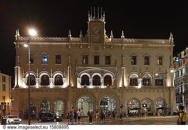 Bahnhof Rossio  Nachtaufnahme  Mártires  Lissabon  Portugal  Europa