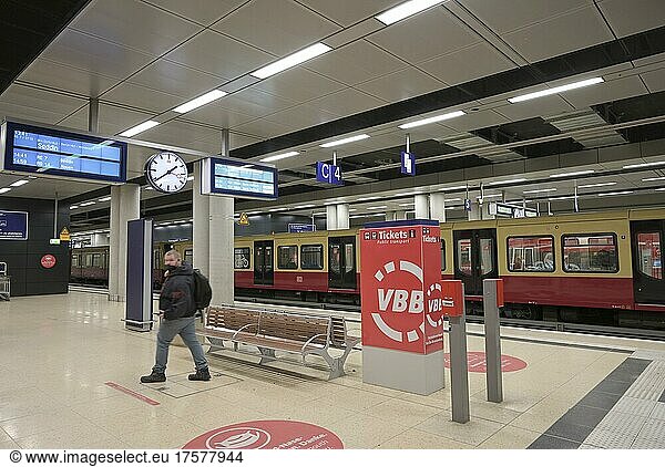 Bahnhof  S-Bahn  Flughafen BER  Brandenburg  Deutschland  Europa