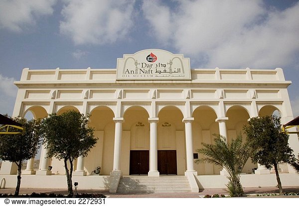 BAHRAIN-Jabal Ad Dukhan: BAPCO (Bahrain Petroleum Company) Öl Museum / Exterior