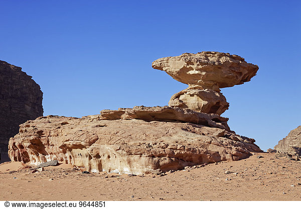Balancierender Felsen  Pilz  Wadi Rum  Wüste  Jordanien  Asien