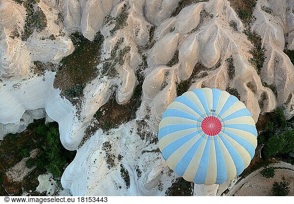 Balloon flight  Anatolia  Central Anatolia  flight  danger of collision  danger of accident  Cappadocia  Turkey  Asia
