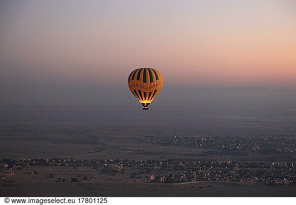 Balloon ride  hot air balloon ride near the Valley of the Kings near Luxor and Thebes  Upper Egypt  Egypt  Africa
