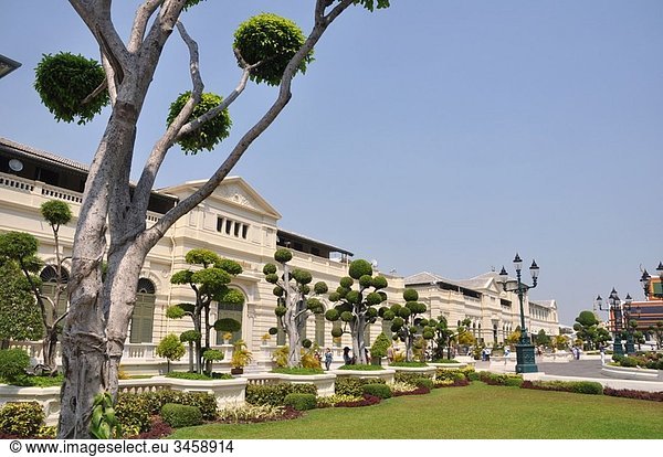 Bangkok (Thailand): inner garden by the Royal Palace compound