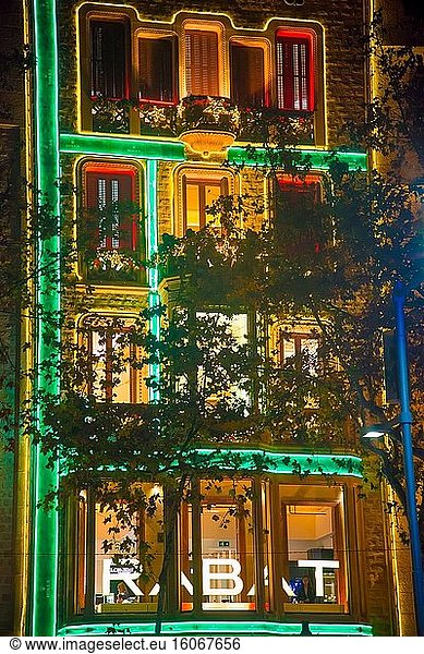 BARCELONA  SPANIEN - 24. Dezember 2018: Das Casa Milà in Barcelona  Spanien. Barcelona ist voll von einzigartigen Architekturen des spanischen Künstlers Antoni Gaudi.