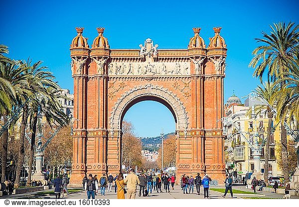 BARCELONA  SPANIEN - 30. Januar 2019: Der Arc de Triunfo befindet sich in Barcelona  Spanien. Barcelona ist als ein großes Touristenziel bekannt.