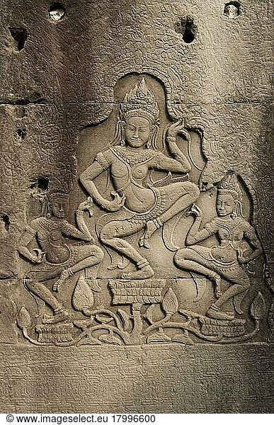 Bas-relief of Apsaras (dancing girls) in Khmer tem Bayon  Angkor Thom  Siem Riep  Cambodia  Asia