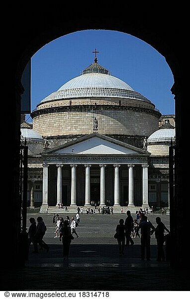 Basilica di San Francesco di Paola an der Piazza del Plebiscito  Neapel  Kampanien  Italien  Europa
