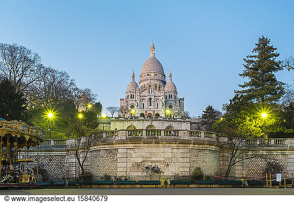 Basilica of Sacre Coeur at dusk  Montmartre  Paris  ÃŽle-de-France  France