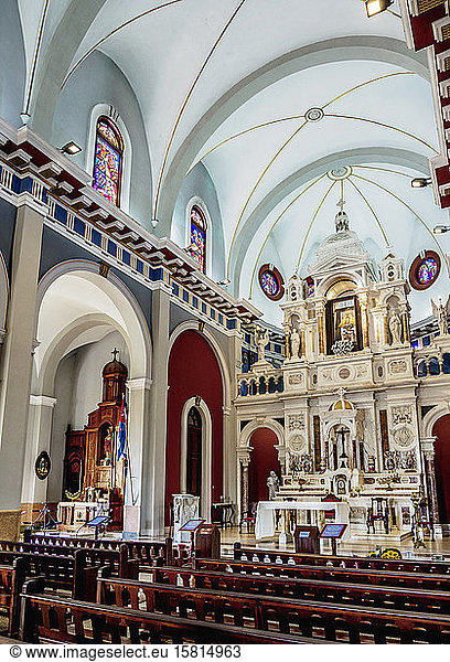 Basilika Nuestra Senora de la Caridad del Cobre  innen  El Cobre  Provinz Santiago de Cuba  Kuba  Westindien  Karibik  Mittelamerika