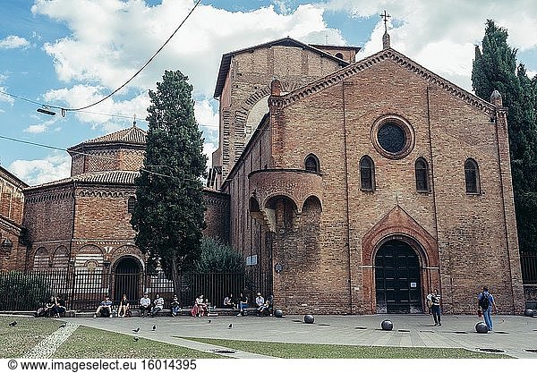 Basilika Santo Stefano mit der Grabeskirche auf der Piazza Santo Stefano in Bologna  der Hauptstadt und größten Stadt der Region Emilia Romagna in Italien.