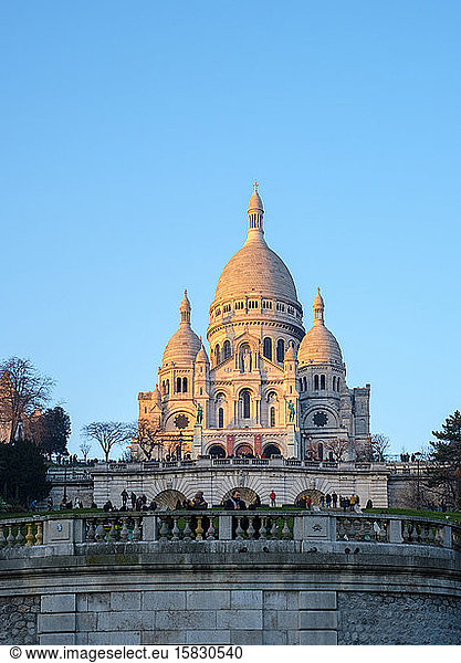 Basilika von Sacre Coeur bei Sonnenuntergang  Montmartre  Paris  ÃŽle-de-France  Frankreich