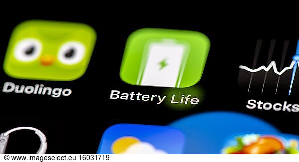 Battery Life  check battery status  App Icons on a mobile phone display  iPhone  Smartphone  close-up