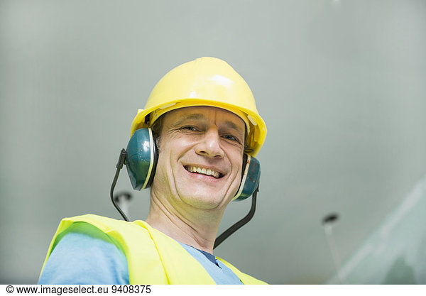 bauen Portrait Sicherheit arbeiten Gebäude Verteidigung Helm neu