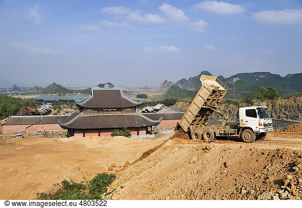 Baustelle der Pagode Chua Bai Dinh,  zur Zeit Baustelle,  wird eine der größten Pagoden Südostasiens,  Umgebung von Ninh Binh,  Vietnam,  Südostasien