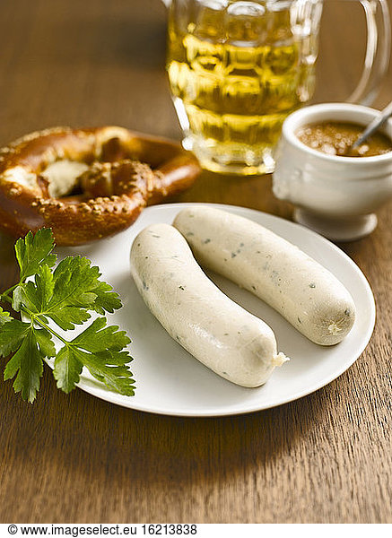 Bavarian veal sausages with pretzel and beer